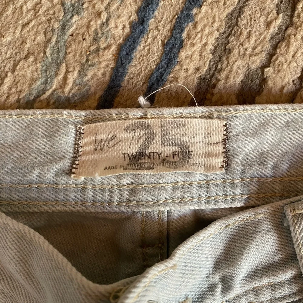 Size 25 We the Free Brand Distressed Jeans - Picture 6 of 9